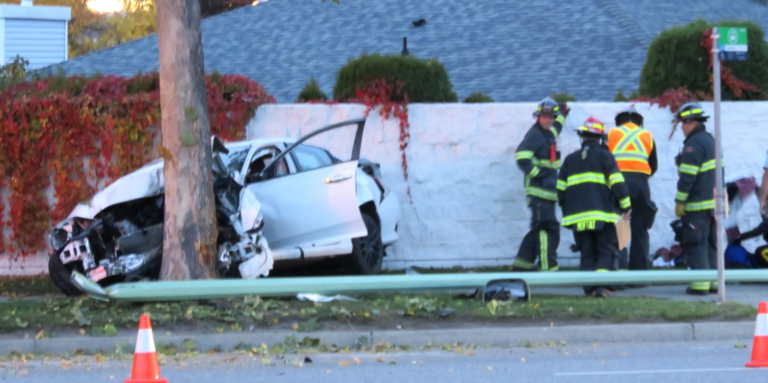Serious single-vehicle crash closes Kelowna, B.C. roadway Saturday evening
